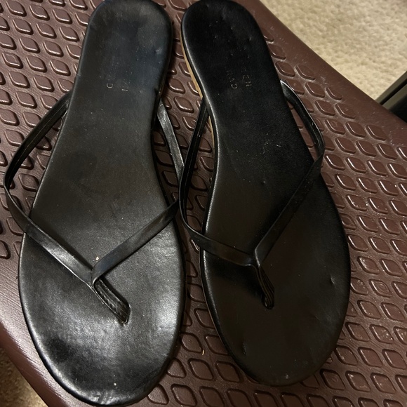 Sale: 5 for $10 - Lauren Conrad size 8 flip flops - Picture 1 of 6